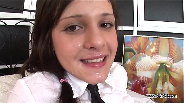 Estudante em filme pornô sendo fodida com vontade