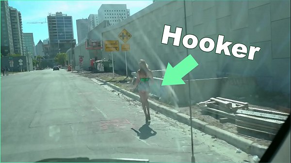 Novinha puta na rua deu sua buceta dentro de uma van