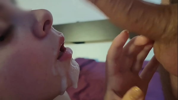 Sexo amador com novinha russa dando sua buceta rosa
