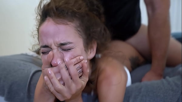 Sexo selvagem da magrinha dando sua xoxota com força